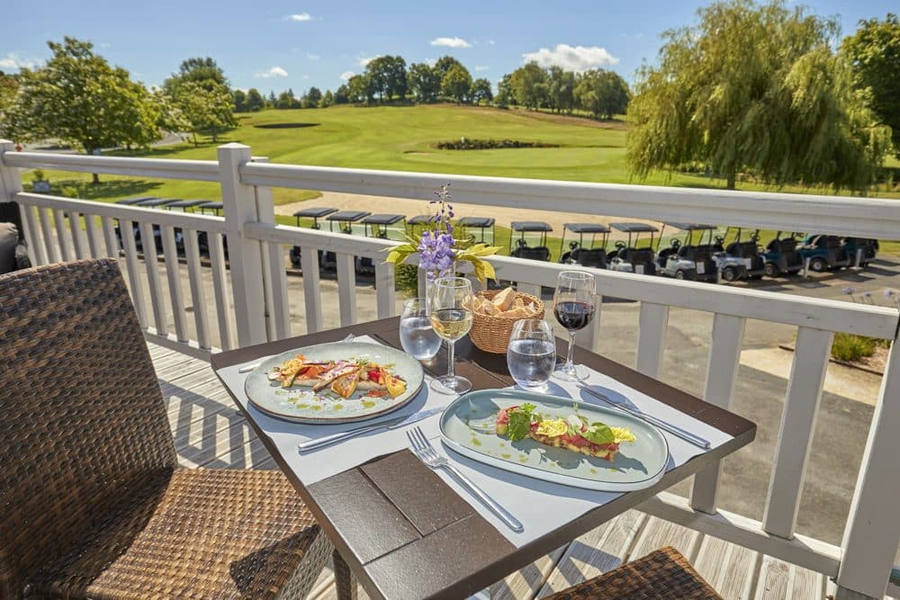 Repas avec vue sur le golf